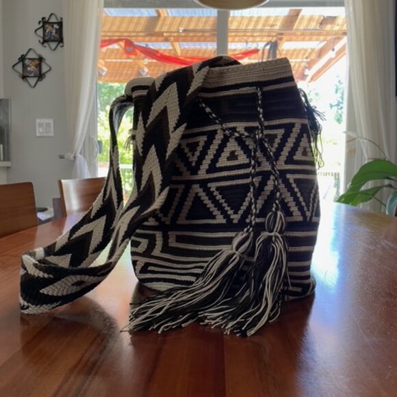 HandMade Wayuu Colombian Bucket Crossbody Bag (Mochila) - Picture 4 of 5